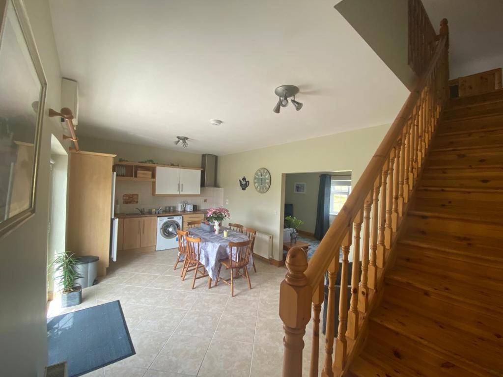 Loch Nuala Apartment Голуей Екстериор снимка